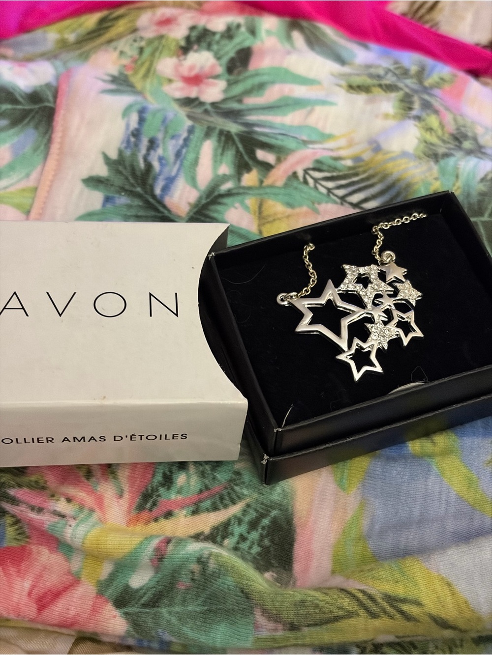 Avon Silver tone shooting Star Cluster Pendant Necklace. Set of SIX
